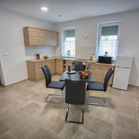 Forest Luxory Ii. Apartman Sarvar Exterior photo