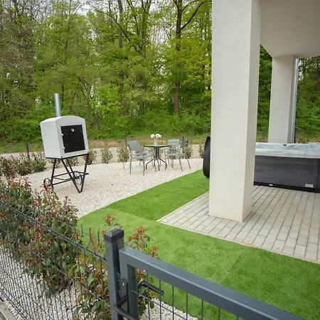 Forest Luxory Ii. Apartman Sarvar Exterior photo