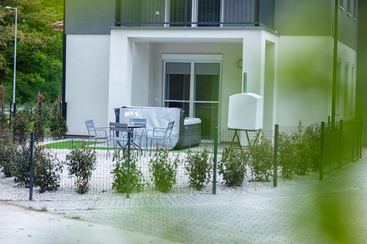 Forest Luxory Ii. Apartman Sarvar Exterior photo