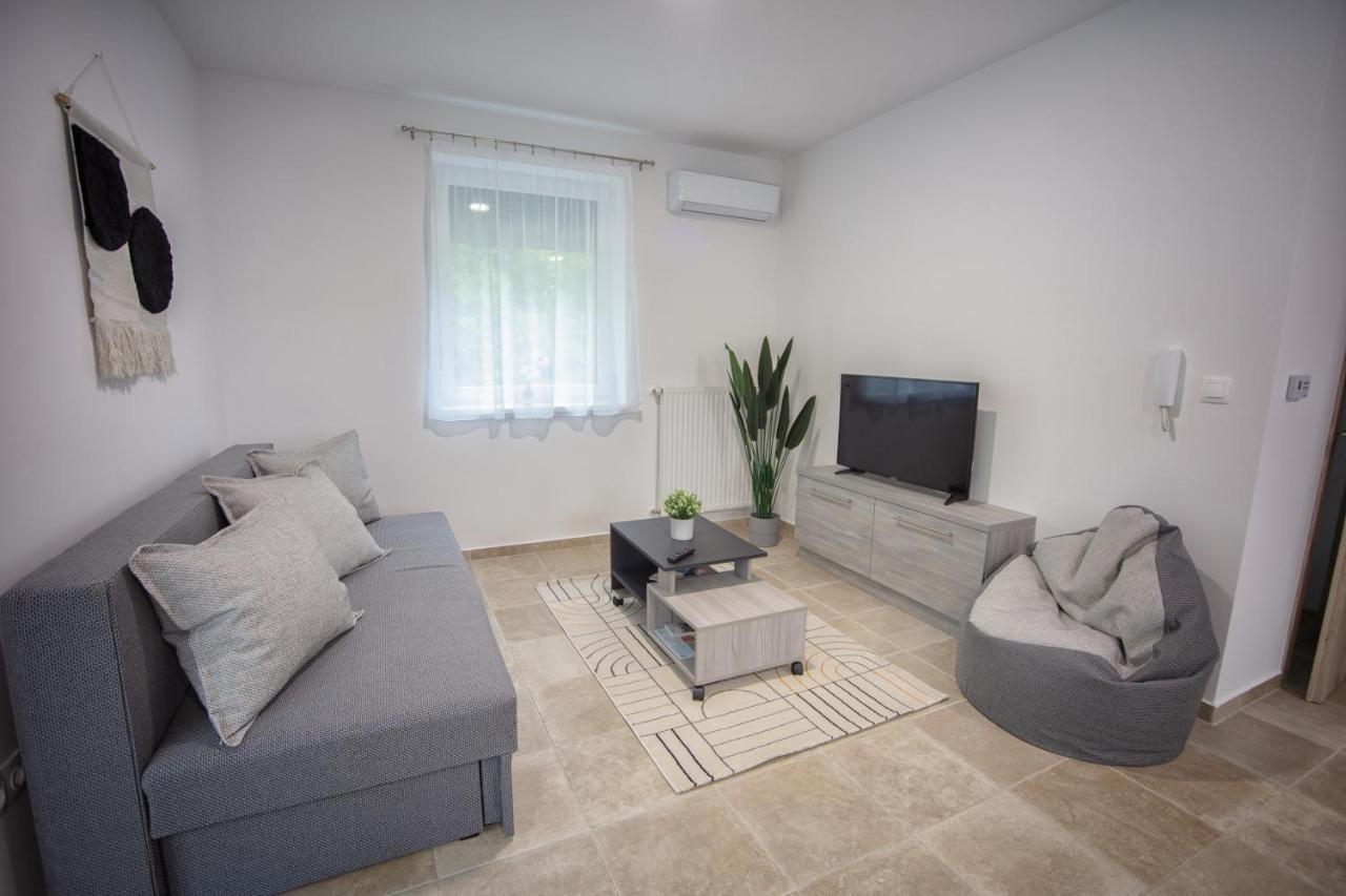 Forest Luxory Ii. Apartman Sarvar Exterior photo