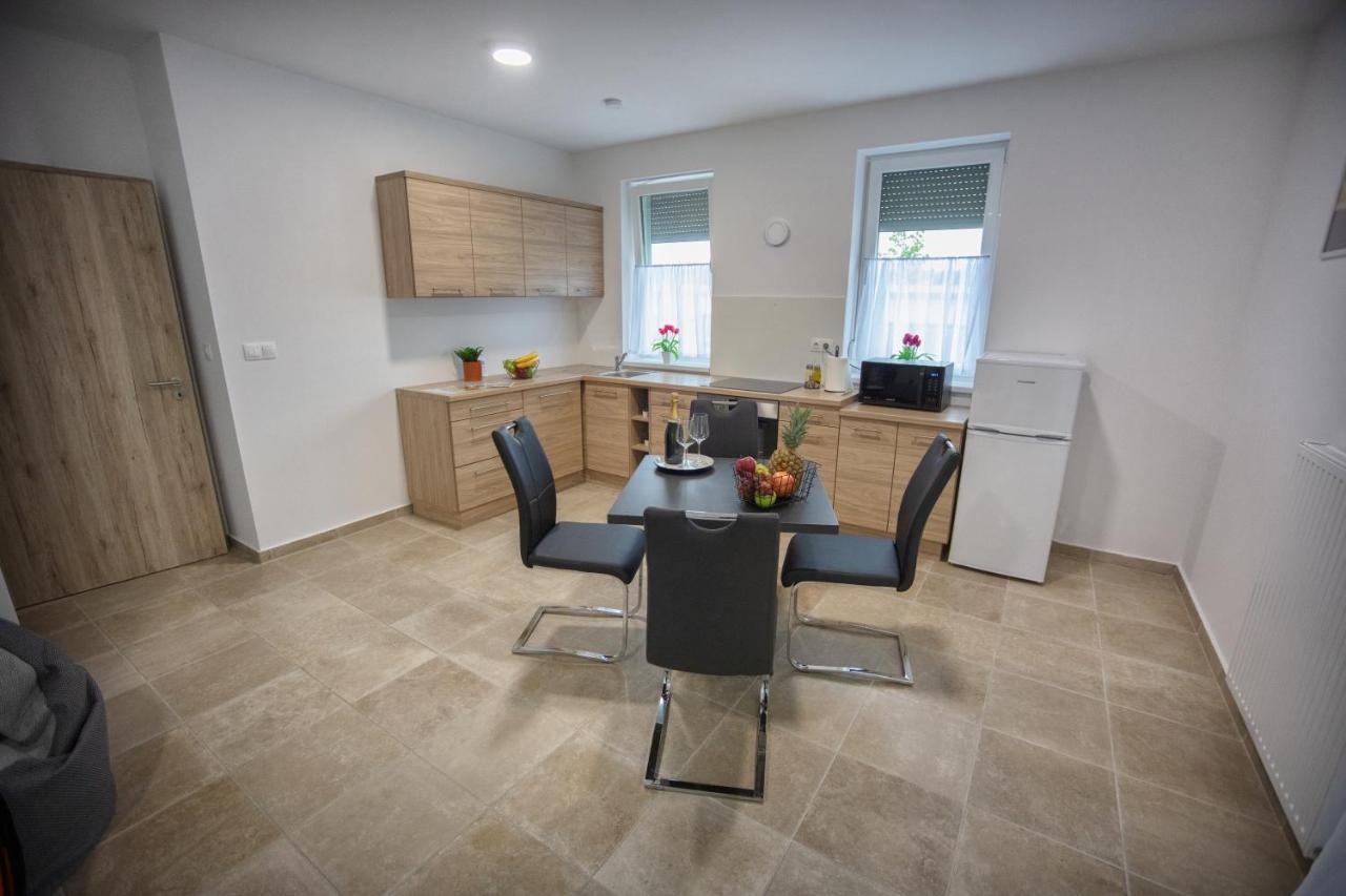 Forest Luxory Ii. Apartman Sarvar Exterior photo