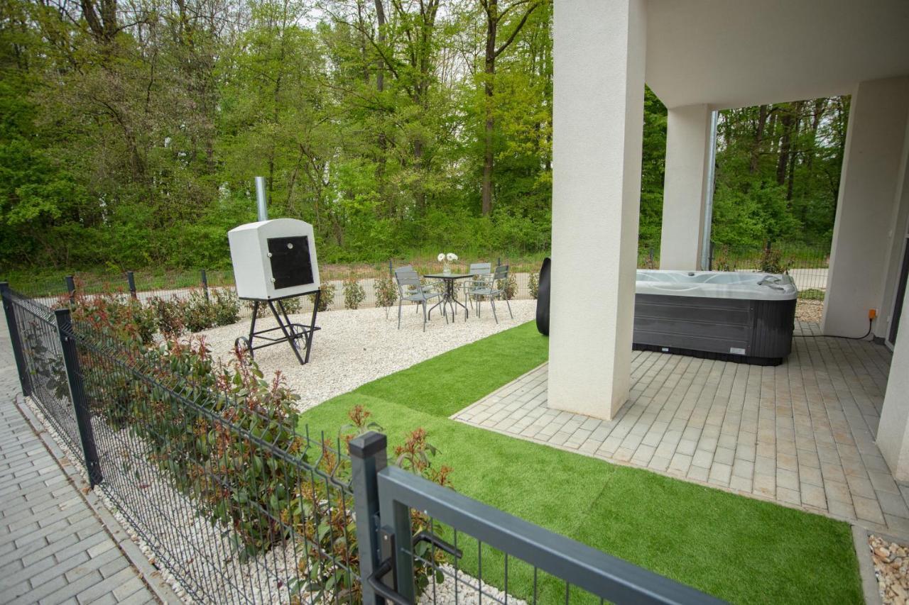Forest Luxory Ii. Apartman Sarvar Exterior photo